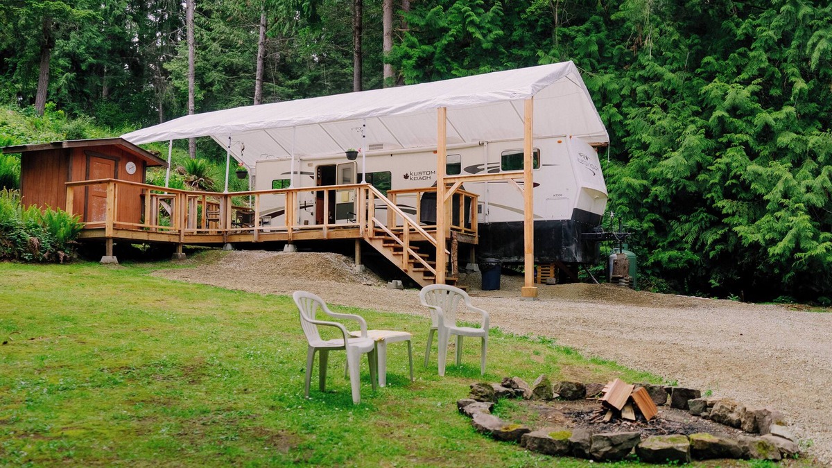 Salt Spring Island House | The Lower Meadow in Salt Spring Island