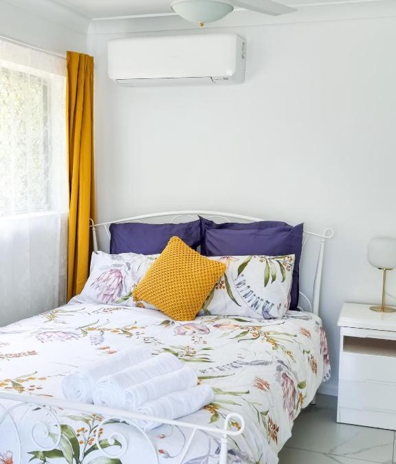 Loganlea Apartment | The Lux Guest House