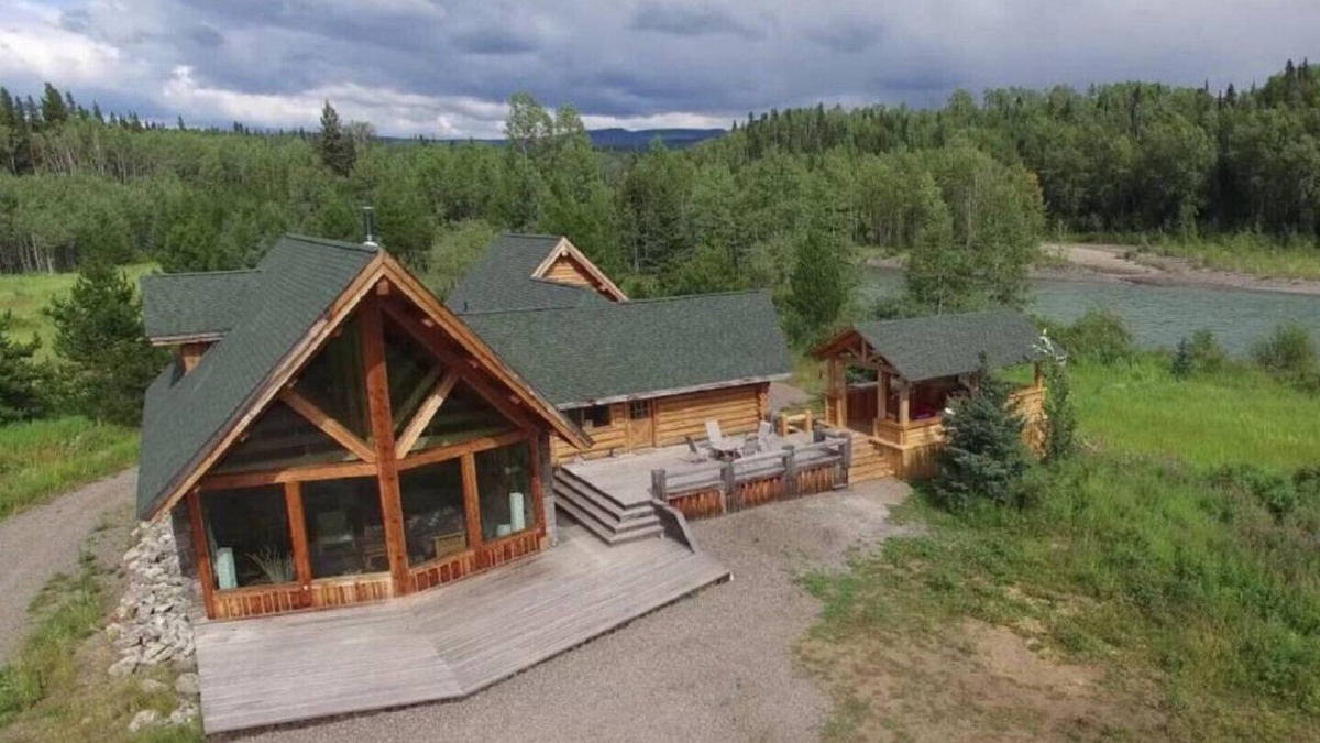 Moricetown House | The Luxurious Lodge - L.D.R.