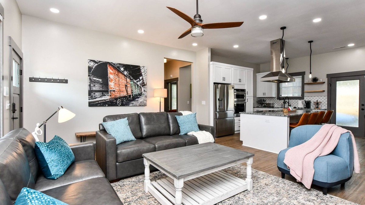 Dunean House | The Luxury Mill 5 Minutes to Downtown + King Bed