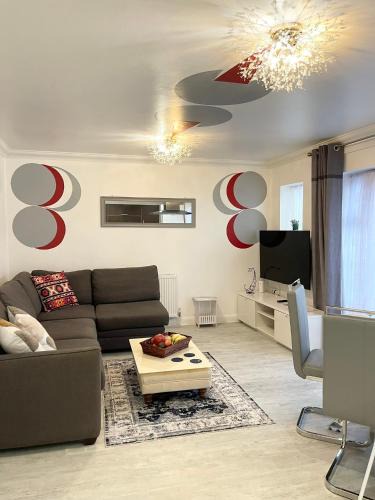 Alibon Apartment | The Madison Apartment