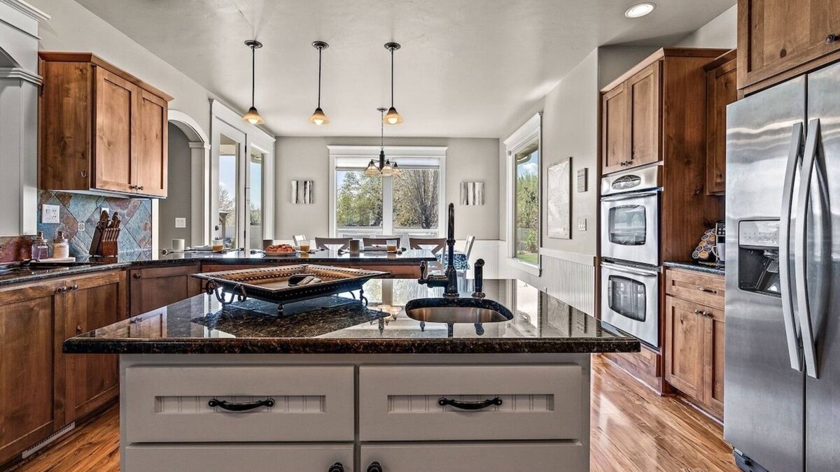 Southwest Ada County Alliance House | The Madrona - 5 Bedroom Family Getaway to Relax - Play - Gather