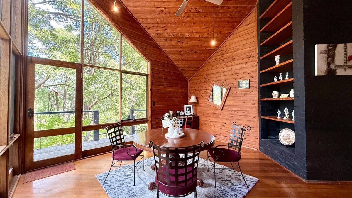 Warburton House | The Main House (include Water Cottage)