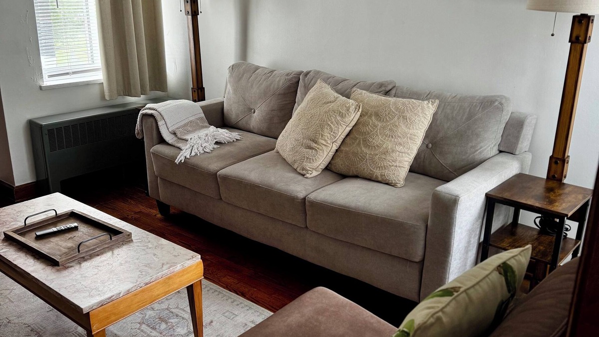 Ansted Apartment | The Main Street Stay - Unit 1 - NRG
