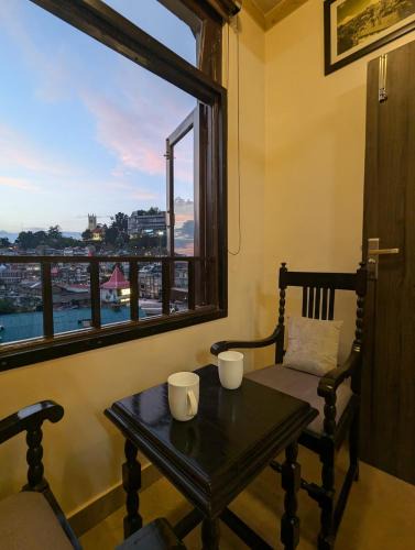 Bemloi Apartment | The Mall Ethos - On Mall Road - Kitchen - Sleeps 4