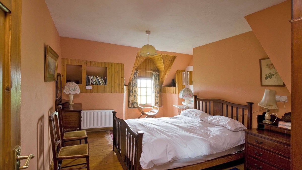 Airth House | The Manor at Plane Castle - Sleeps 8 - Pets Ok