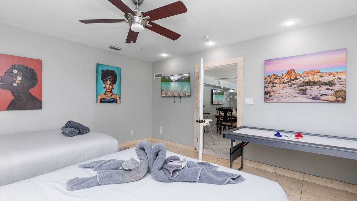 Wilton Manors House | The Manors Tranquil 7BD Retreat-Pool-BBQ-Airhockey
