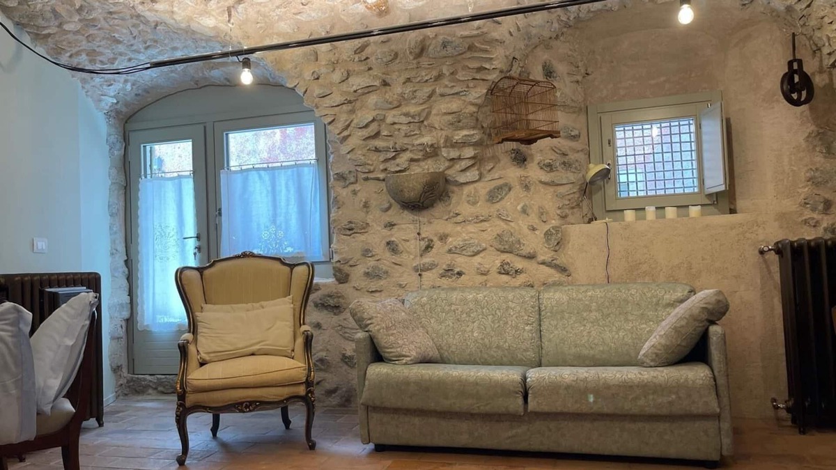 Songavazzo House | The Mansion of Rosa and Amelia relax between mountain and lake