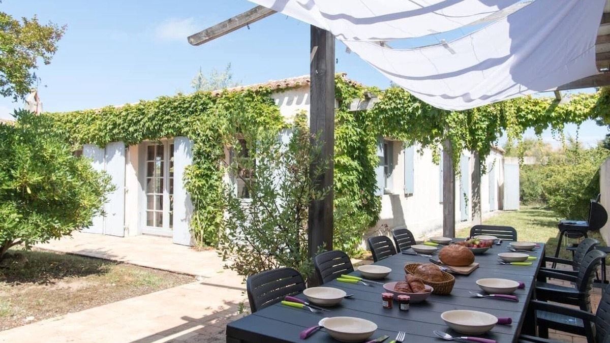 Ile-d'Aix Villa | The Marais Aixois for 13 people
