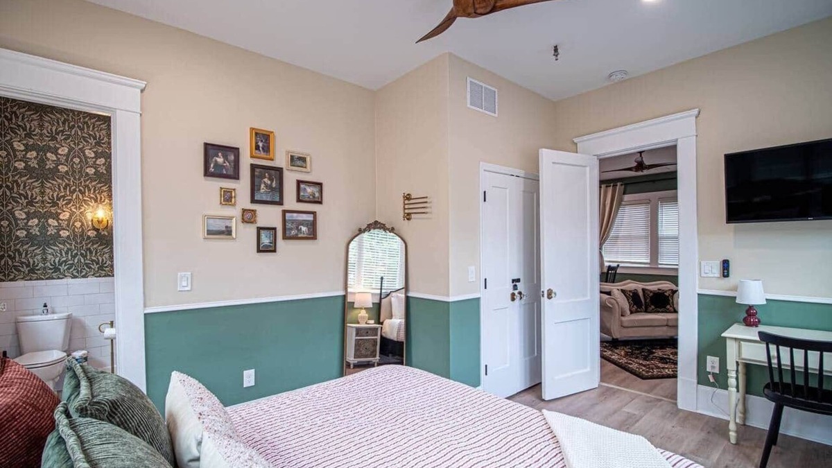 Marietta Apartment | The Marietta Square Manor