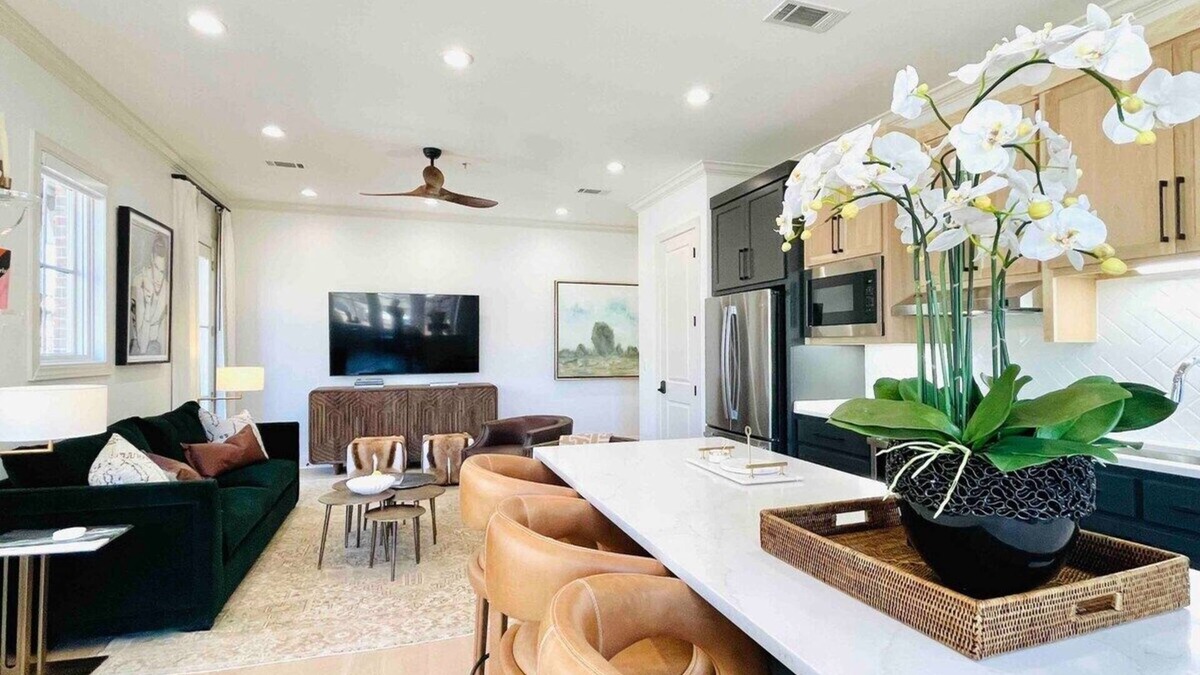 Oxford House | The Marley, 2BR Square Stay by Velvet Ditch Villas