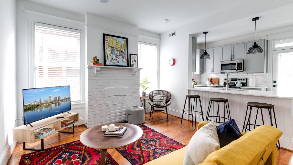 Church Hill House | The Marshall, 2BR/BA Church Hill Retreat