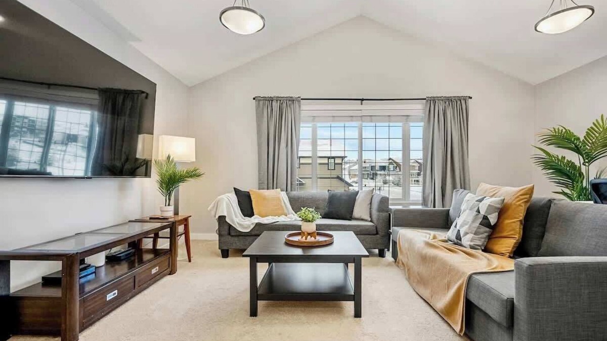 Symons Valley House | The Mask 5BD Movie Room 9 Guests