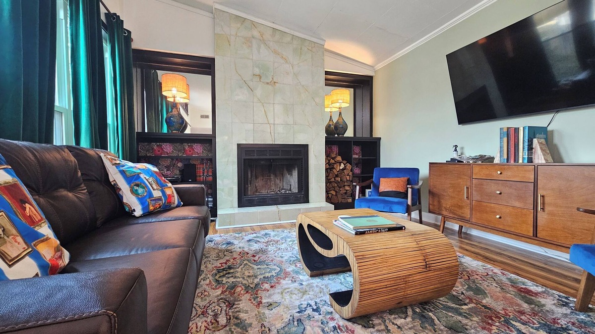 Mid City South House | The MCM House - Mid-Century Modern Gem with Heated Pool & Hot Tub - Sleeps 12