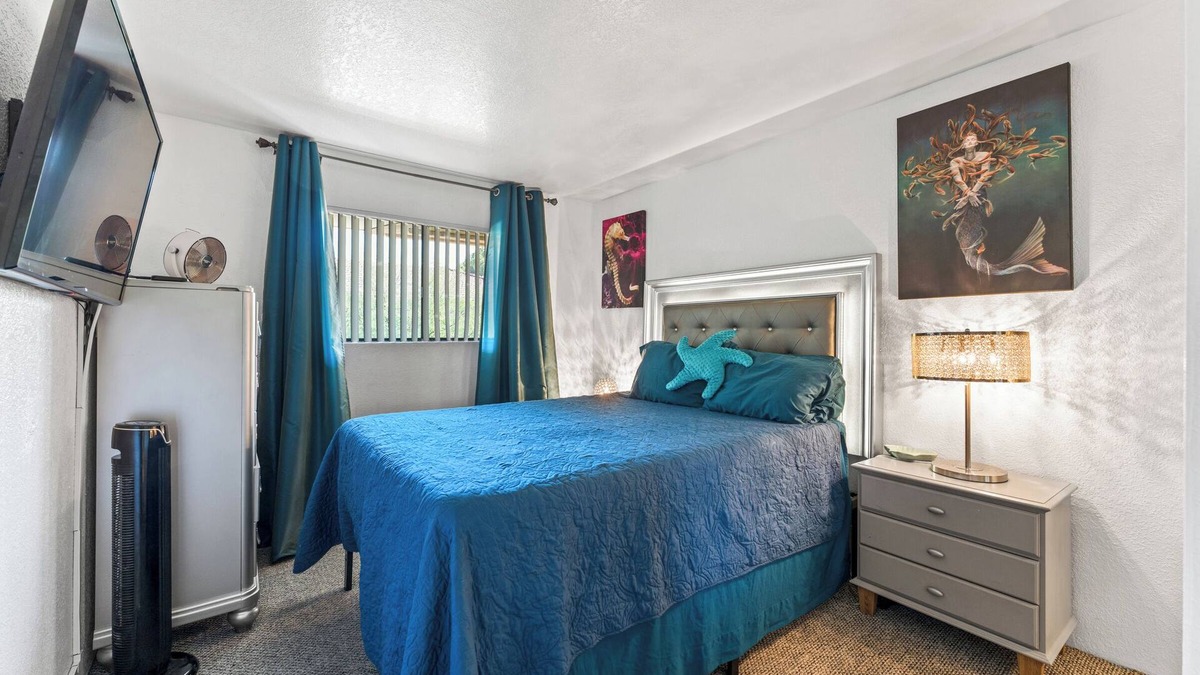 Racquet Club West Condo | The Mermaid Quarters Deluxe Stay WiFI-Central Palm Springs