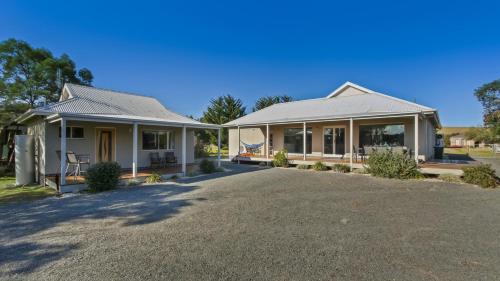 Metung House | The Metung Crest