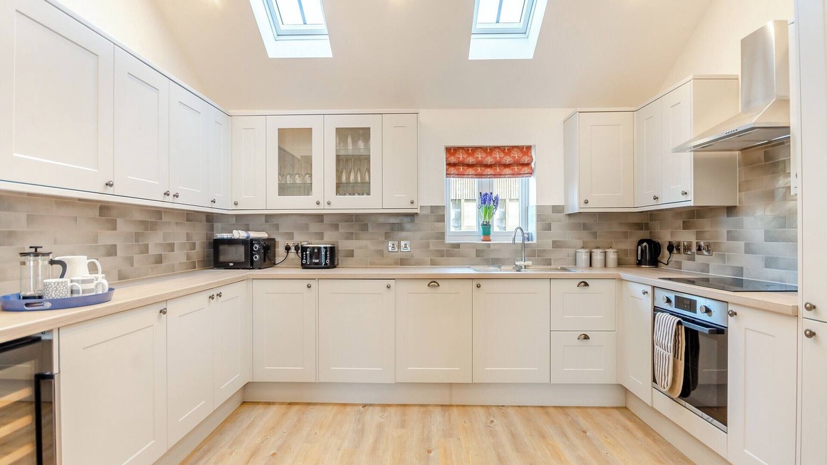 Kneesall Cottage | The Milling shed gives you the WOW factor from the minute you walk through the front door.