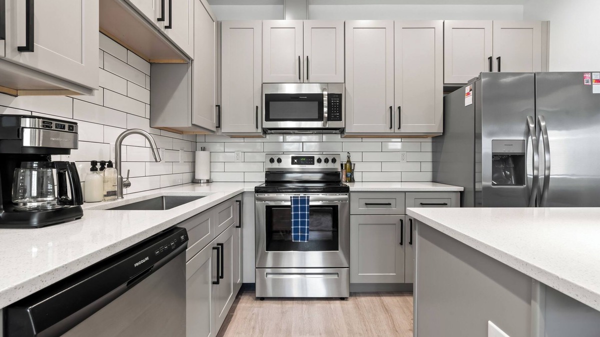 Boise Condo | The *Minimalist's Escape* near Greenbelt & Winery with HOT TUB!