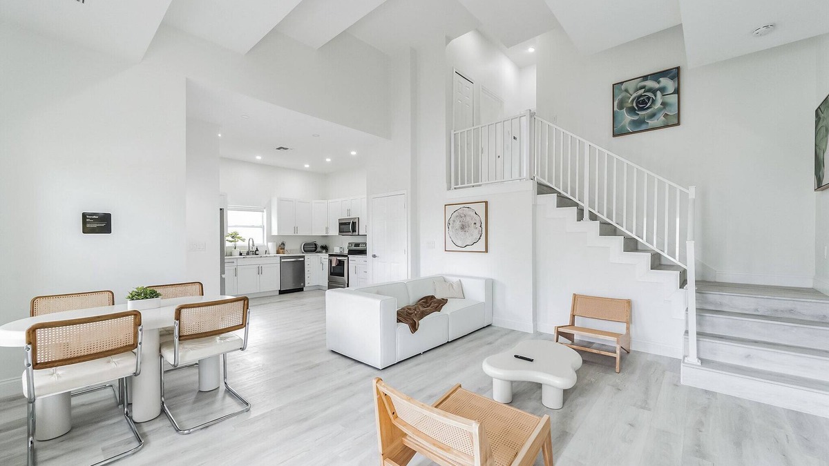 East Naples House | The Modern Botanical – Pickleball & Gardens