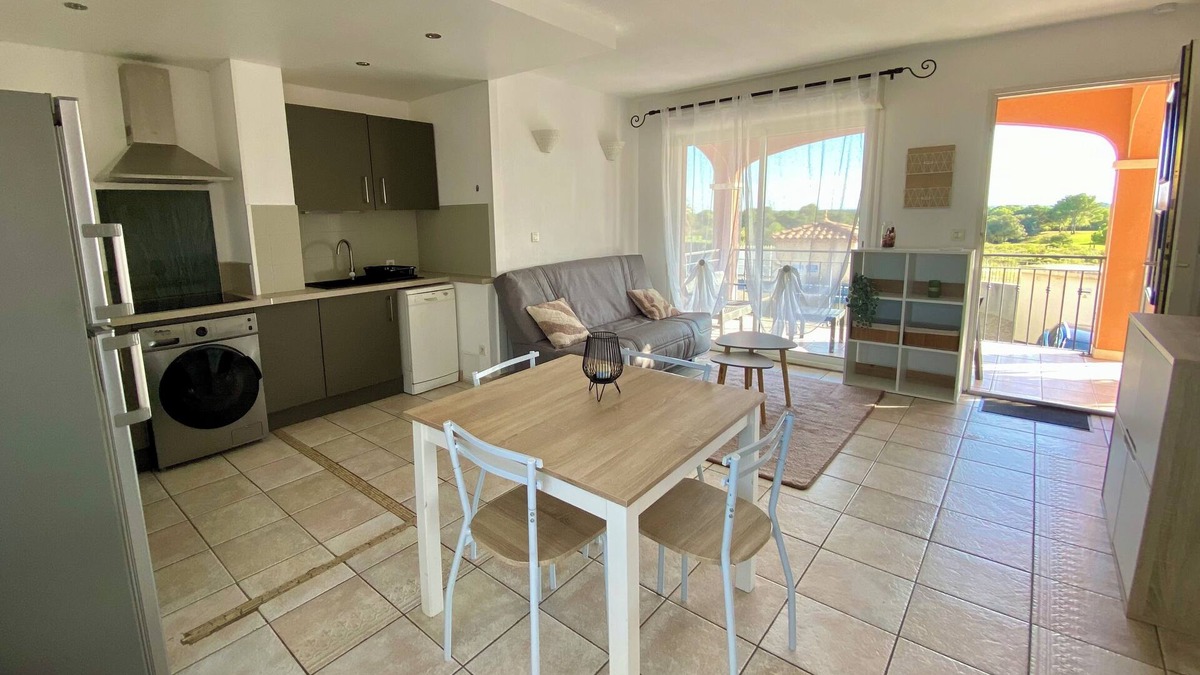 Beziers Apartment | The modern, comfortable apartment at Golf Saint Thomas