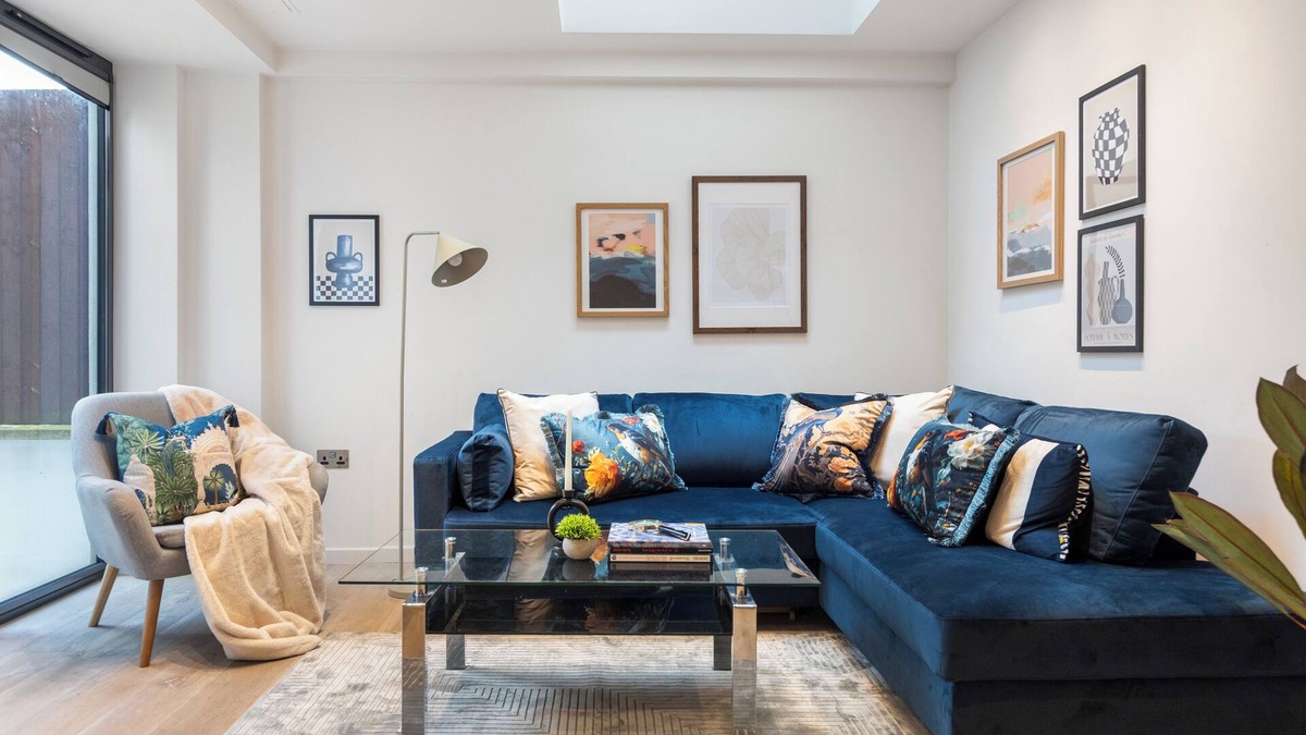 Angel Apartment | The Modern Nest: Chic 2BR Oasis in the City