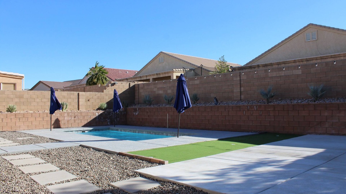 Fort Mohave House | The Mohave Fort: Pool & Pation
