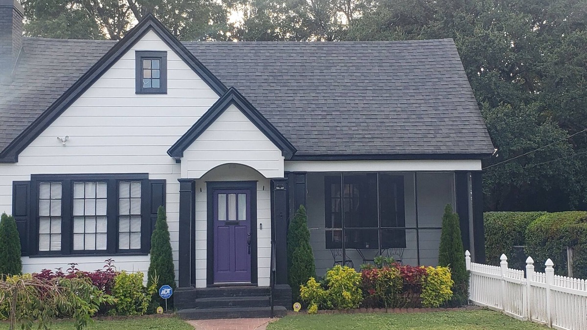 Sumter House | The Moise Manor, a 1934 Bungalow, centrally located in the heart of Sumter.