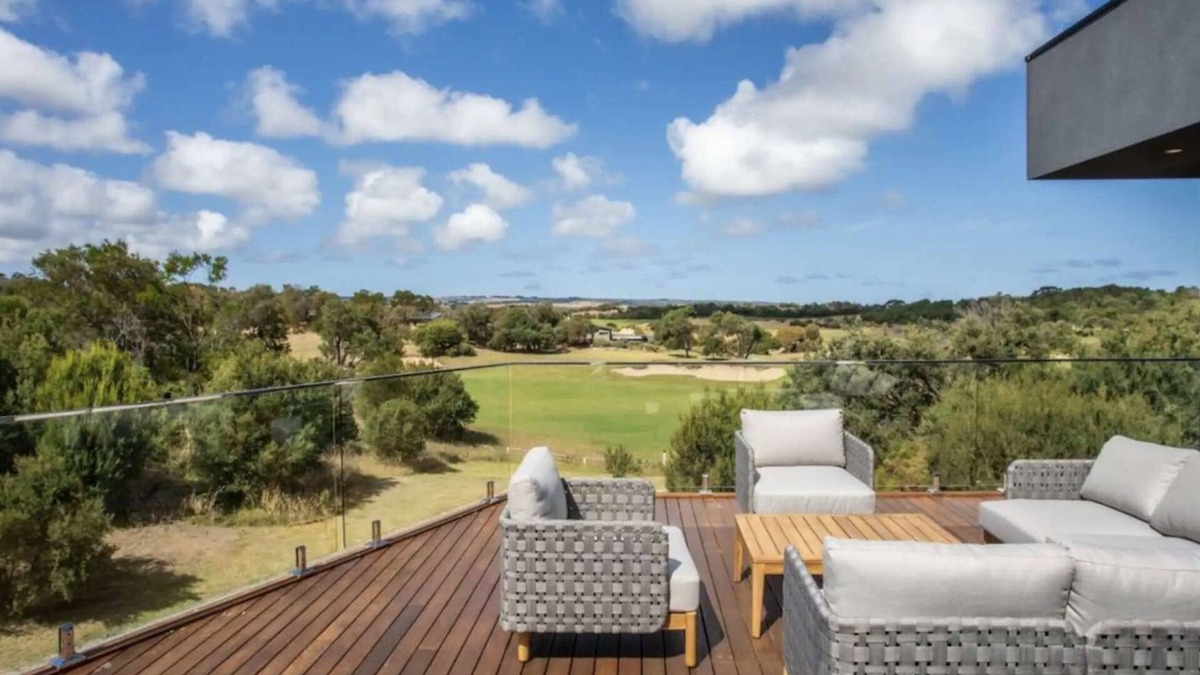 Fingal House | The Moonah Residence - Luxury 6 Bedroom Private Residence overlooking Moonah Links