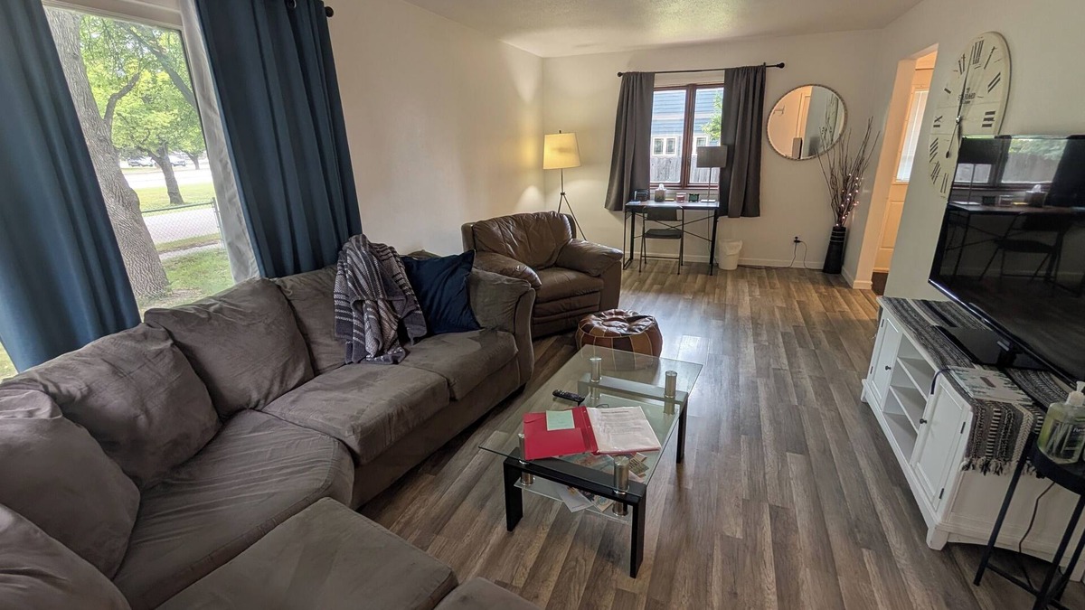 Moorhead House | The Moorhead Place. Dog friendly, warm home near colleges and medical centers