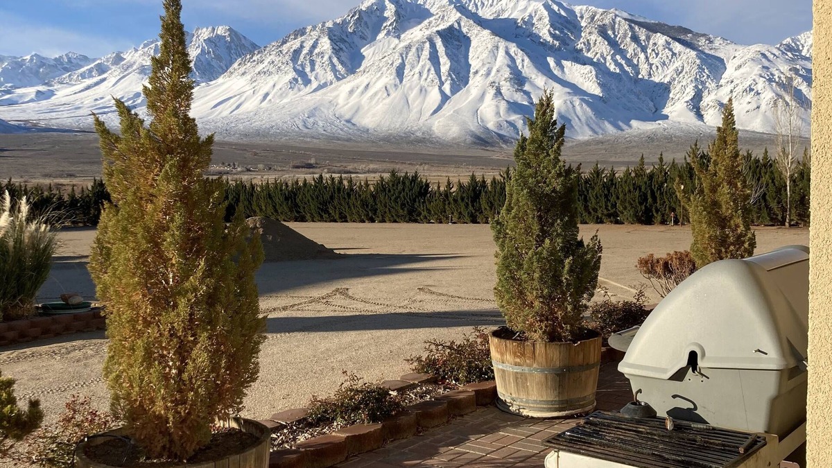 Mesa House | The most beautiful views in the the Eastern Sierra!