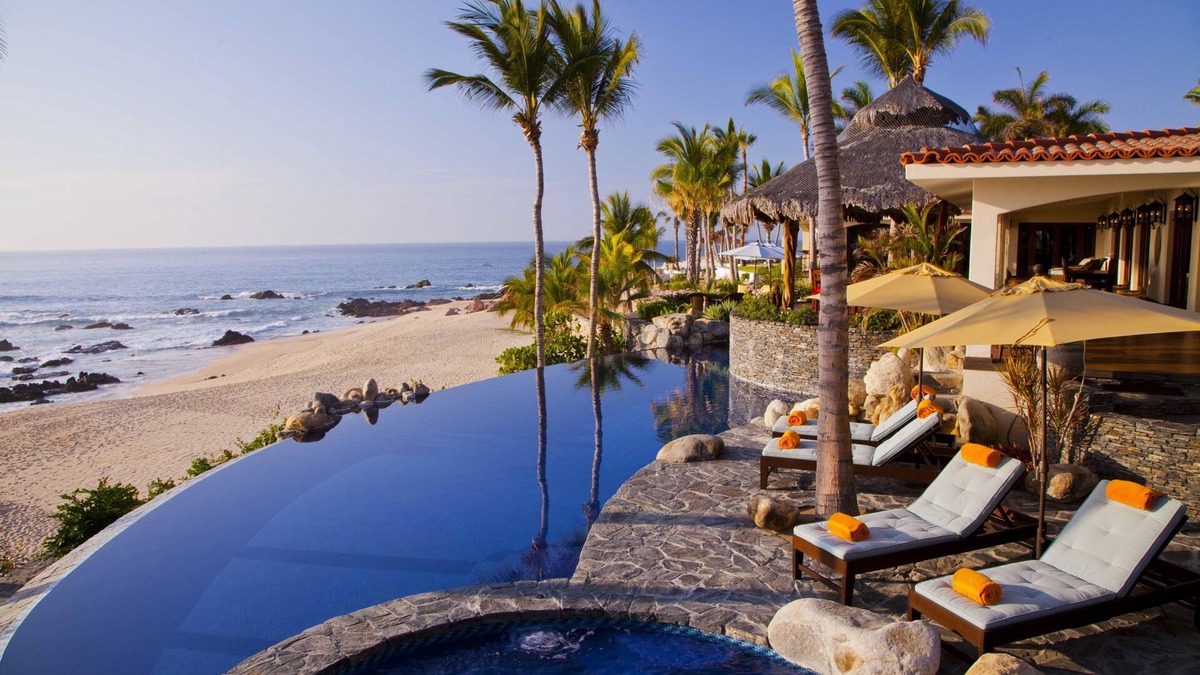 Ildefonso Green Villa | The most Romantic Beachfront Villa with stunning ocean view on Palmilla Beach