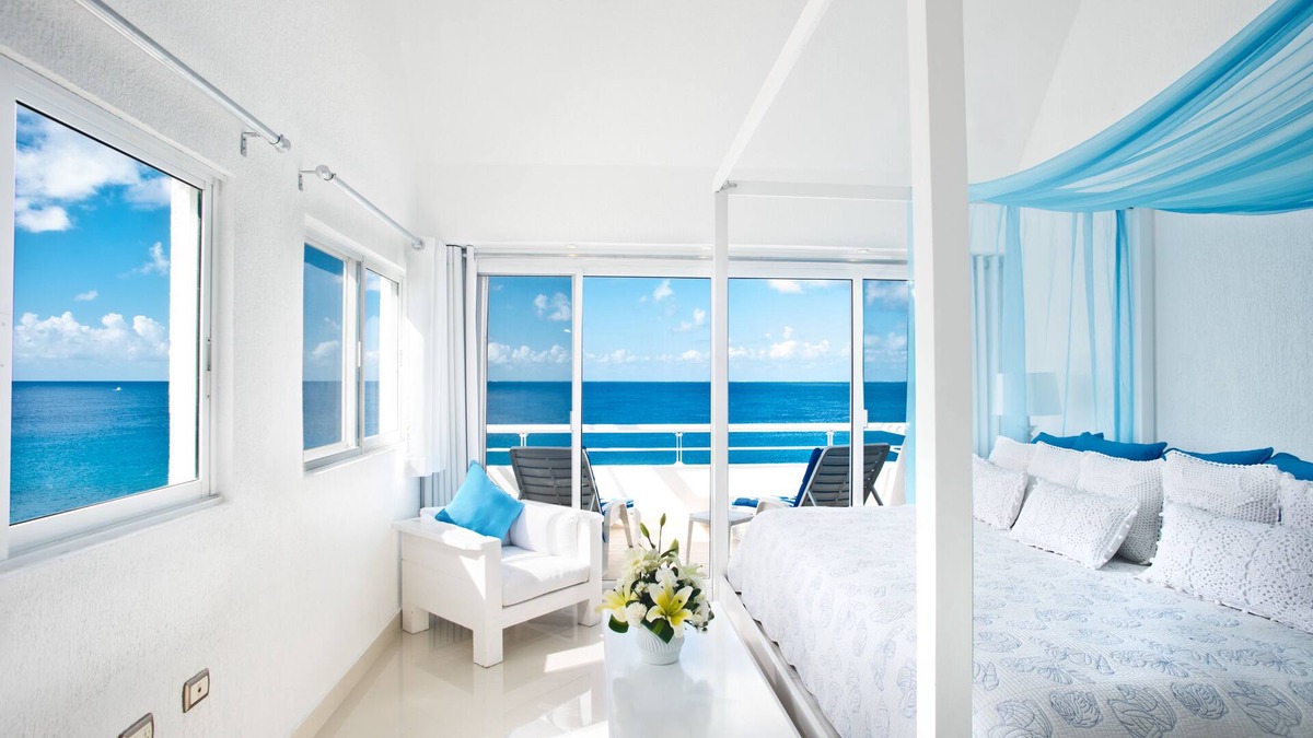 Zona Hotelera Norte Condo | The most Romantic Oceanfront Penthouse condo on the island!