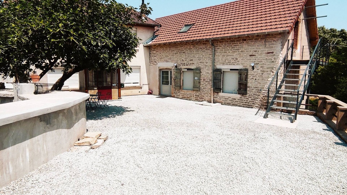 Saint-Jean-de-Vaux Apartment | The Moulin Brochat Loft with jacuzzi area
