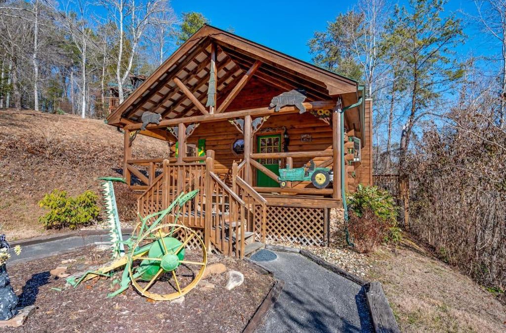 Gatlinburg - Pigeon Forge House | The Mountain Farmer