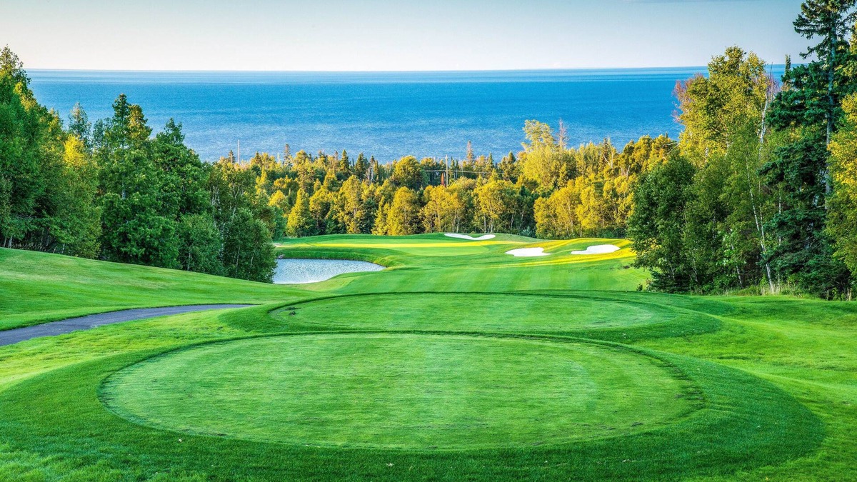 Lutsen Hotel | The Mountain Inn at Lutsen