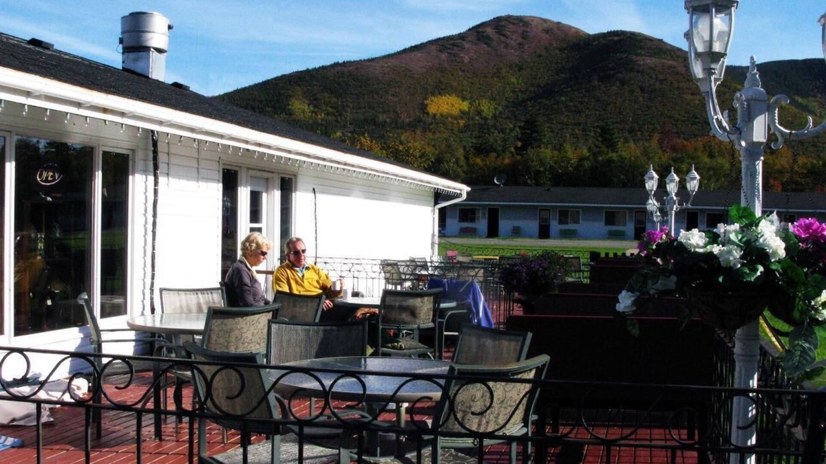 Pleasant Bay Hotel | The Mountain View Motel & Cottages
