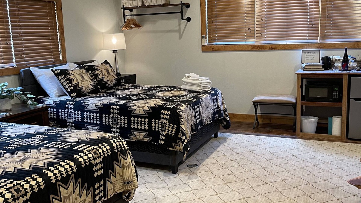Ennis Apartment | The Mountain View Suite
