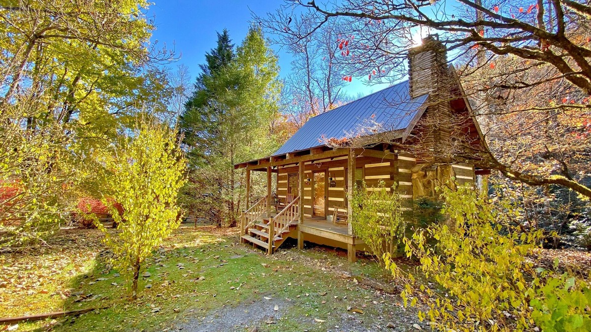 Otto Cabin | The Mountains are Calling! Visit Sassafras Rock | Turnstone Log Cabins