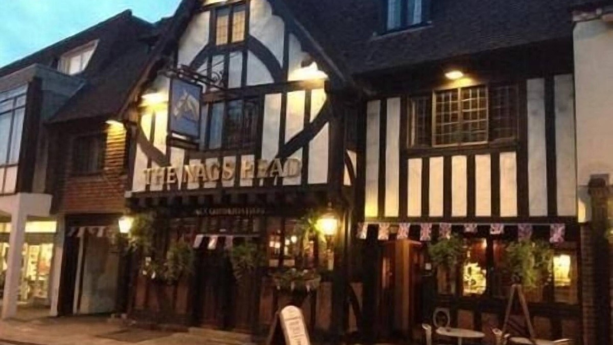 Chichester Hotel | The Nags Head