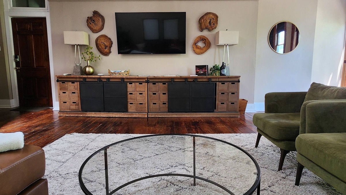 Old City Condo | The Nama Retreat: Ultra-Modern, Downtown, Sleeps 6, WiFi, Full Kitchen, Stylish Decor