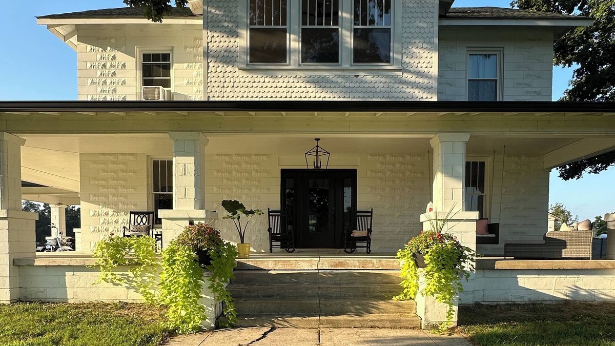 Hurricane Mills Bed & Breakfast | The Nashville - Bed & Breakfast