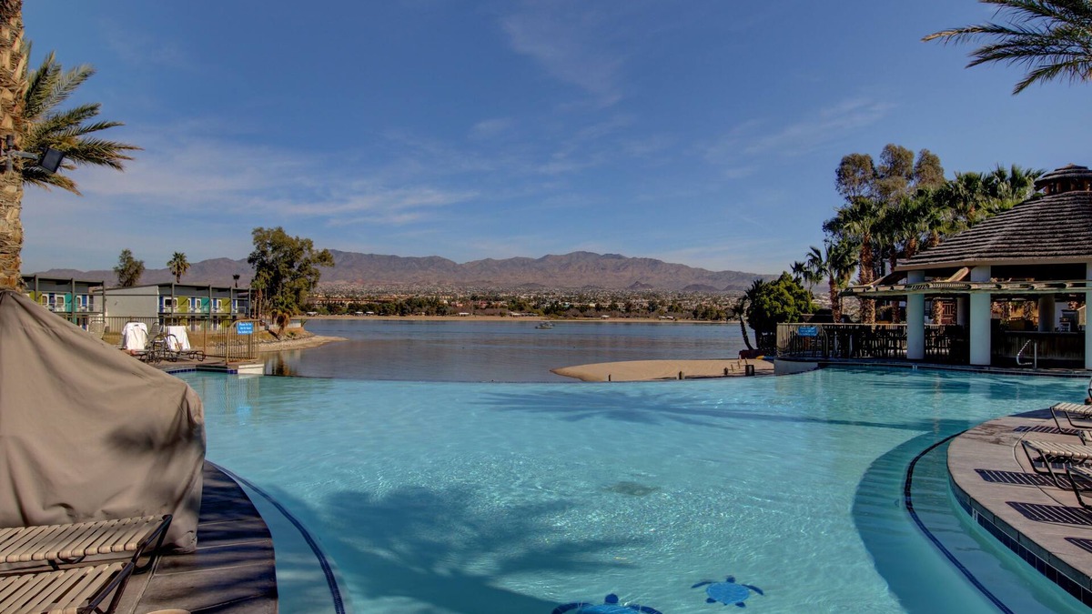 Lake Havasu City Hotel | The Nautical Beachfront Resort