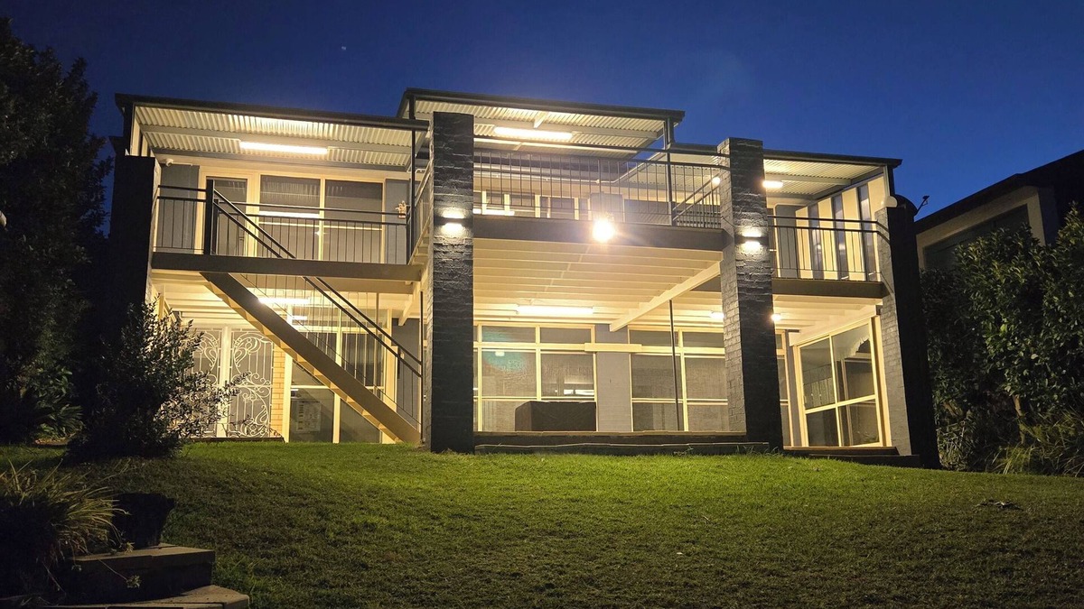 Lake Macquarie City Council House | The Nautilus at Lake Macquarie | Indoor Heated Pool | Kayaks | Jetty