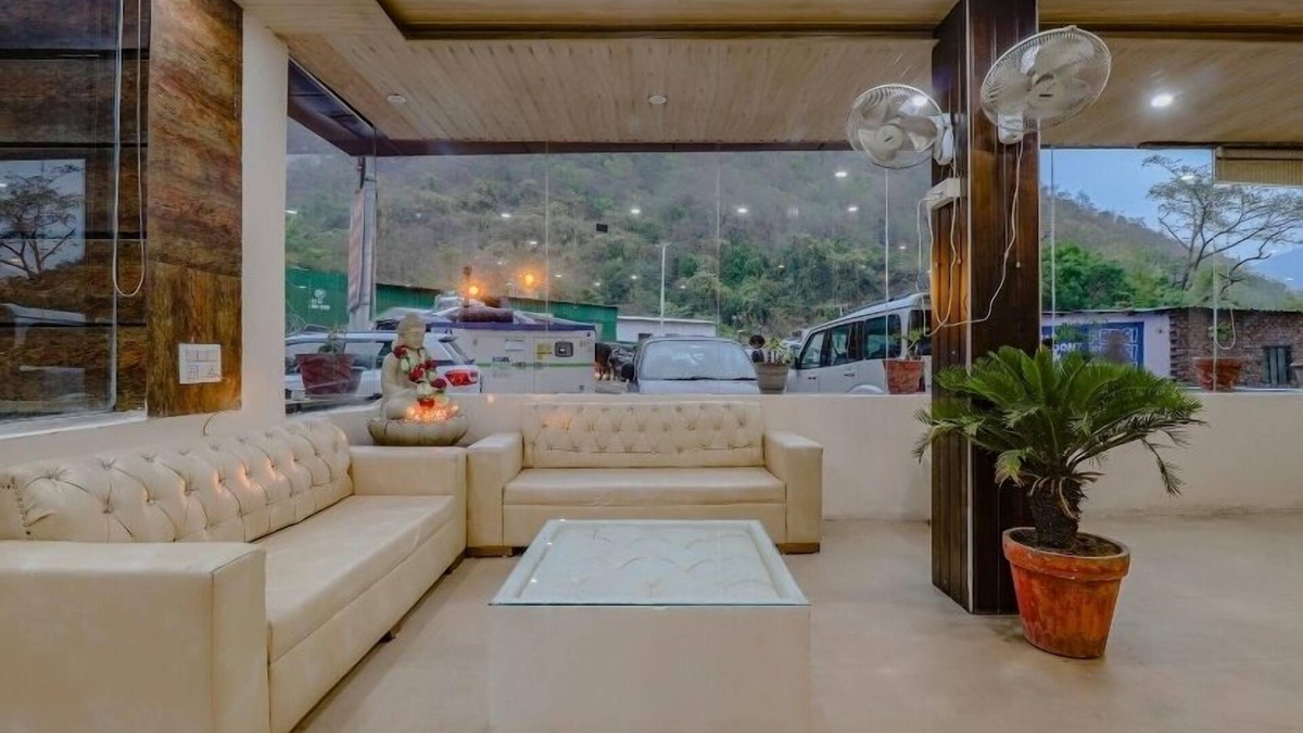 Sirala Hotel | The Neer Budha