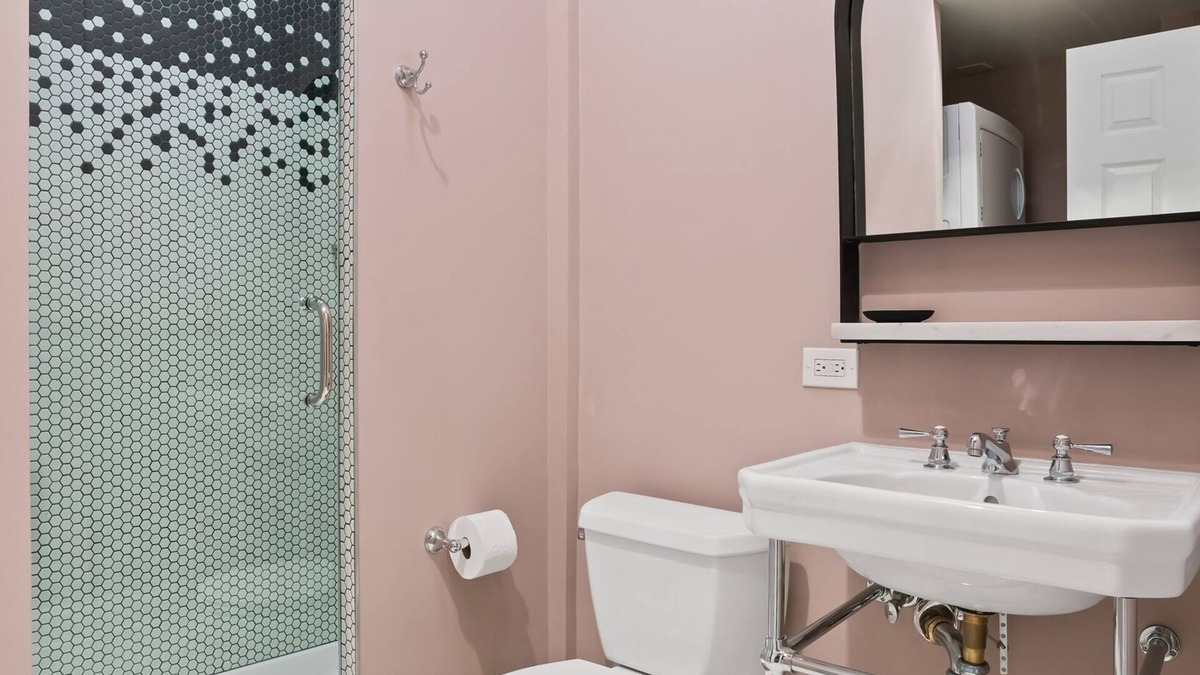 Park West Hotel | The Neighborhood Hotel - Lincoln Park 401 - One Bedroom