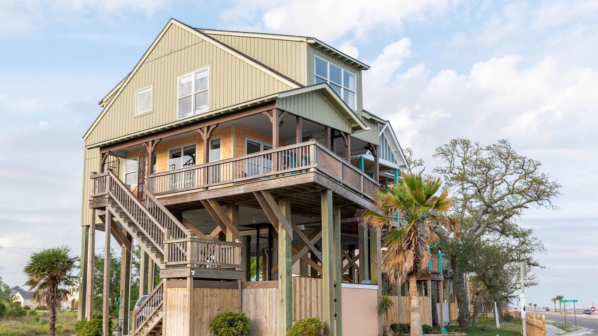 Long Beach House | The Nest - A waterfront cottage sitting high above the tree tops