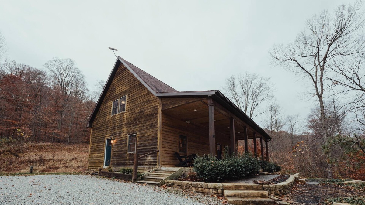 South Bloomingville Cabin | The Nest - The Nest at Pine Creek CabinsCamping Resort in Hocking Hills, just minutes from Hocking Hills State Park! A charming, cozy, pet-friendly cabin. A great gathering space also offering plenty of privacy. Book your nest among the trees!