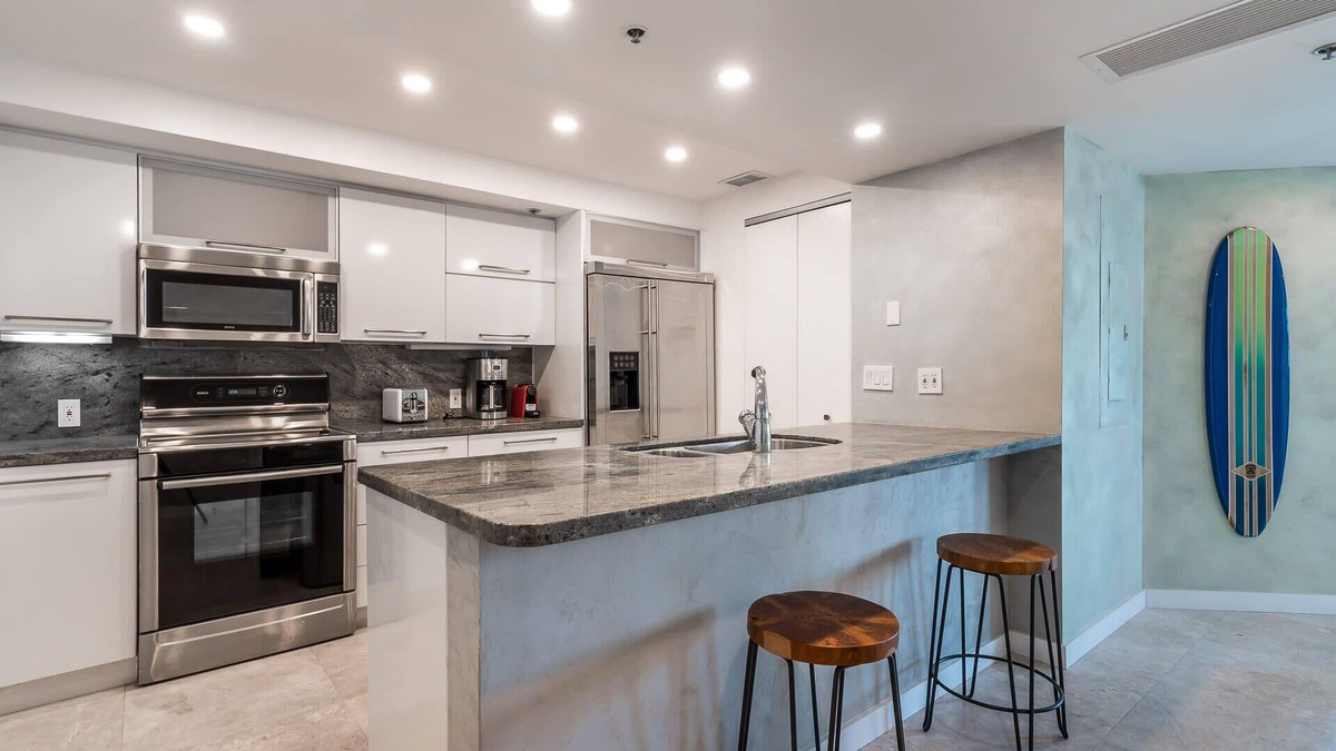 South Beach Apartment | The Netherland R5B on OceanDr + Park&Gym