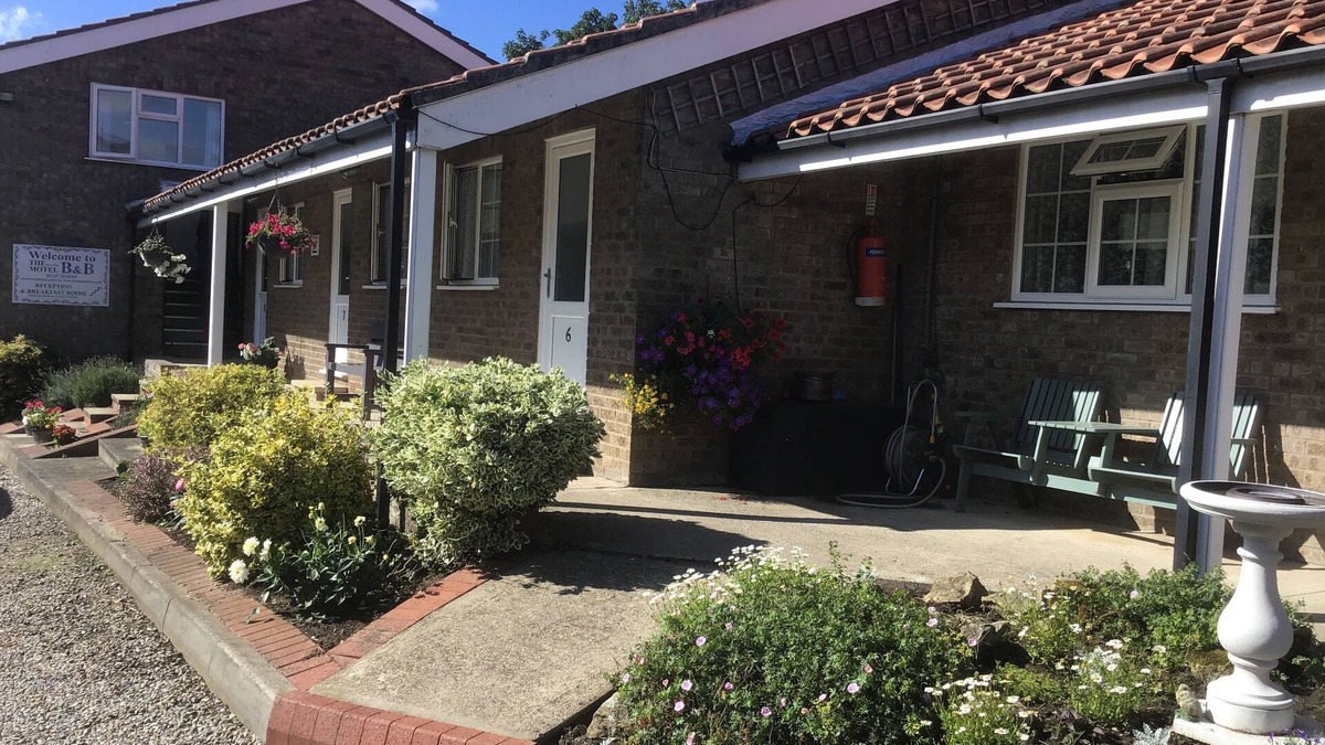 Huby House | The New Inn Motel