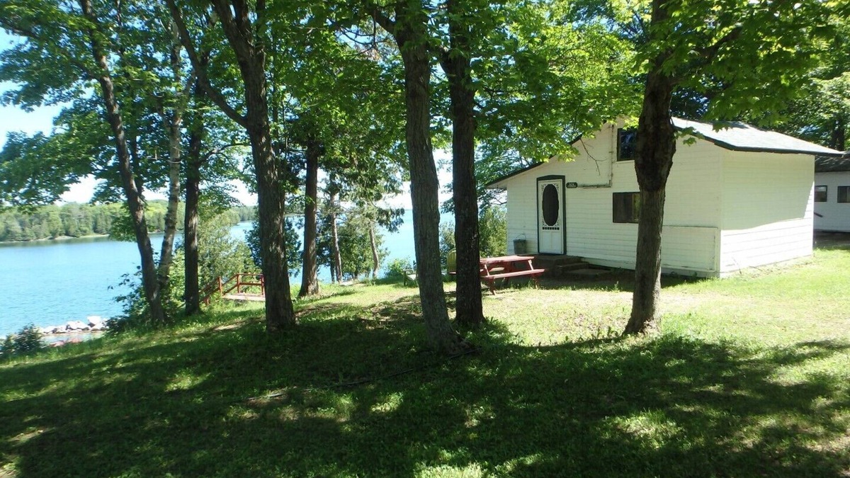 Manitoulin District Cottage | The New York Cottage 1